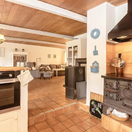 Family Cottage For Eight Guests *