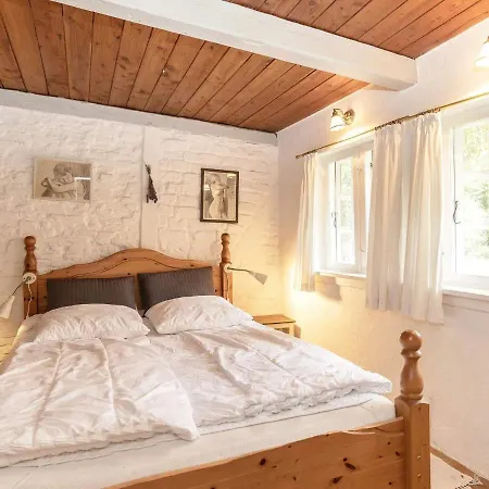 Family For Eight Guests