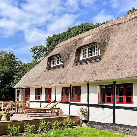 Family For Eight Guests *